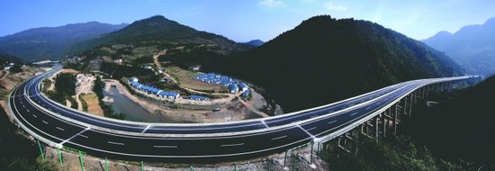 广甘高速路横穿龙门山断裂带 19日将通车(图)