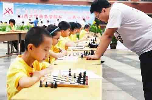 太原办棋牌车轮战 场地布阵如车轮又像太阳