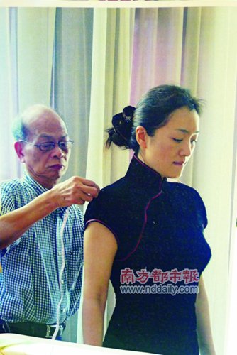 旗袍大师谈女星 张曼玉最美巩俐显胖章子怡太