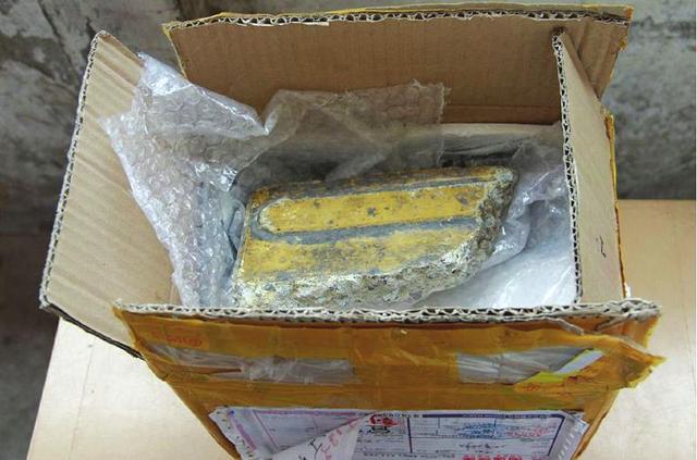 石先生收到的包裹(受访者供图)