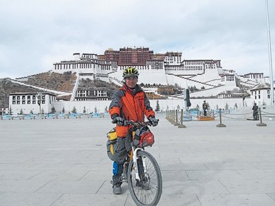 大学生从成都独自骑车到拉萨后决定赴藏支教