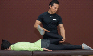 懒人必备的拉伸运动 每天五分钟就能瘦_大成网_腾讯网