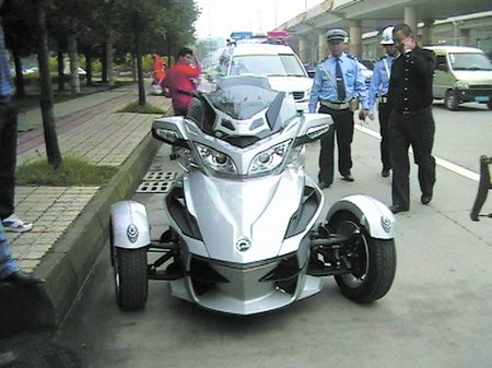 成都街头现怪三轮摩托 车主称价值30万(图)_大成网_腾讯网