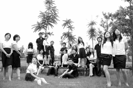 杜拉拉+犀利哥不穿黑色学士服毕业照装得很