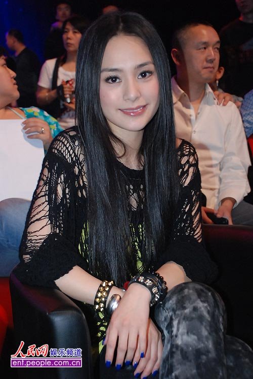 阿娇新片情节与痛苦经历相似 发布会上三度含