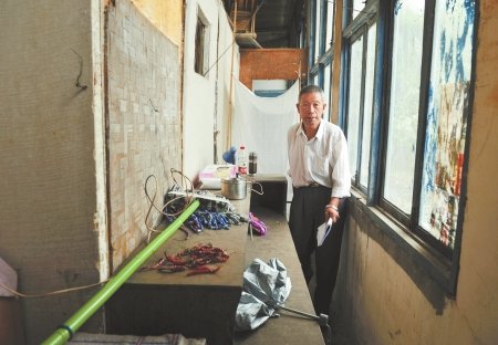 陈国泽昨办退学手续 不愿随父回老家