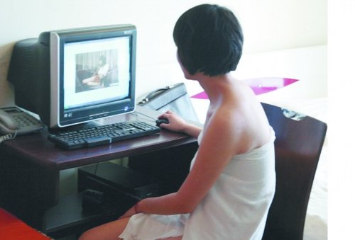 网上组织<em>少女裸体</em>摄影 三成人认为近似色情_网