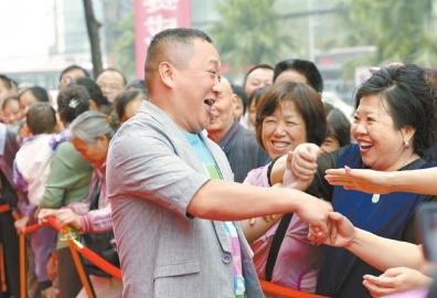 巴蜀笑星擂台赛成都启动 众笑星欢乐相逢