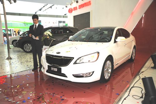 进口起亚凯尊cadenza成都车展豪华发布