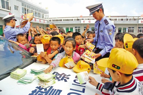 中小学生将获交通安全保险 计划十年内覆盖全