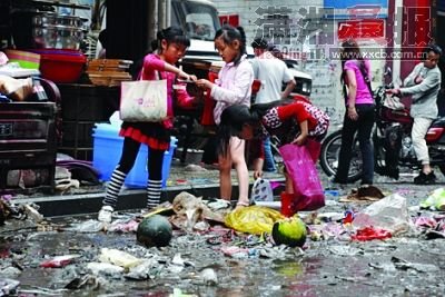 湖南新化遭暴雨突袭 5人死2.1万人连夜转移_新