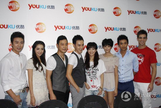 《新还珠》主演抵沪 张睿回应台词涉黄说