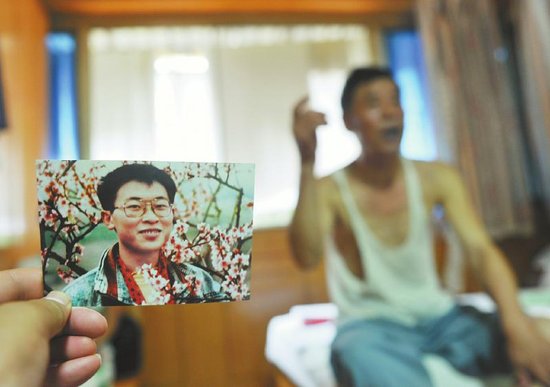 成都某高校学生医院病逝 老父亲追问17年(图)