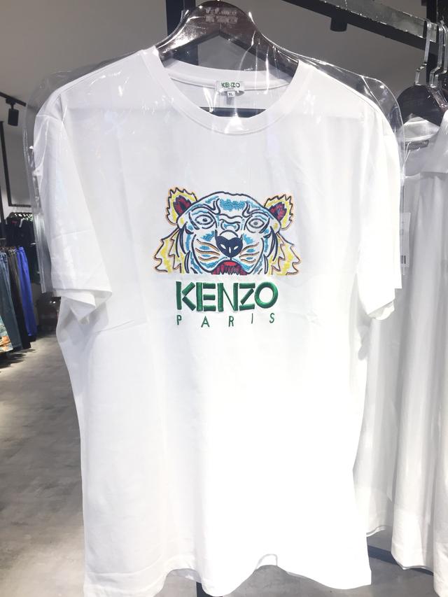 大牌潮服1-5折在成都发现一家抢相因的品牌折扣店
