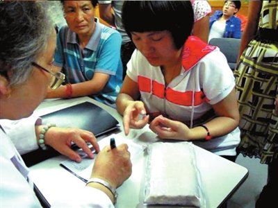 记者全程暗访正规旅行社导演黑一日游_新闻