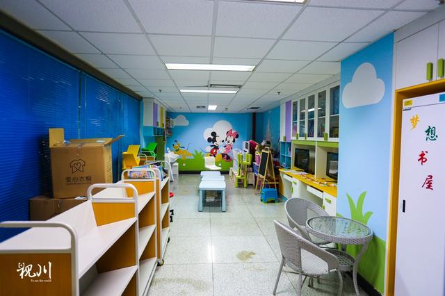 成都重症病房办学校 为白血病孩子圆上学梦