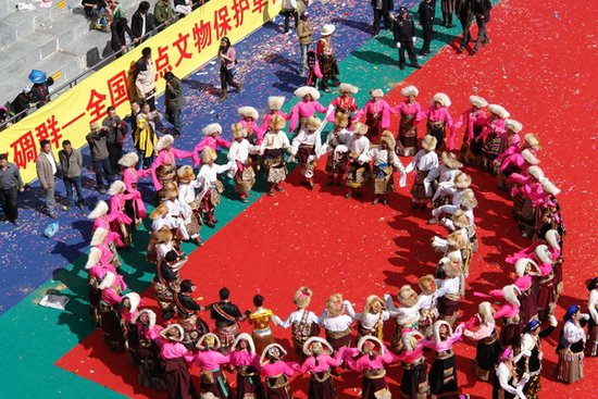 丹巴嘉绒锅庄 行云流水豪尽展嘉绒<em>儿女豪情</em>_大