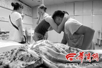 校车<em>为何</em>屡次闷死孩子 边缘人群幼教日益地摊