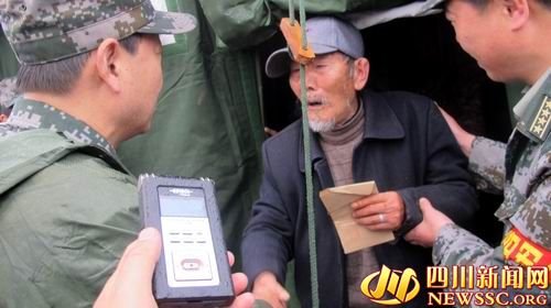 叶万勇:有子弟兵在,决不让群众冻着饿着淋着