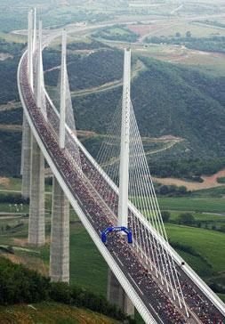 全球最壮观的十大惊险桥梁(组图)
