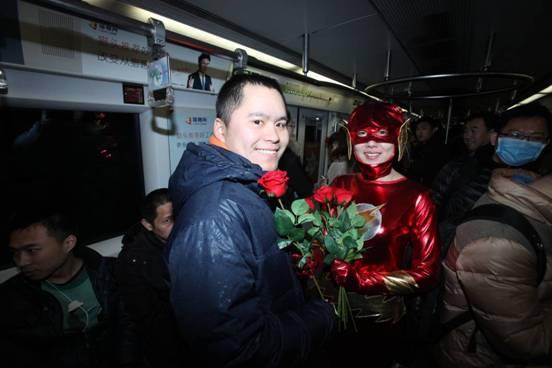 地铁闪电女事件疑为国内知名房产电商精心策划