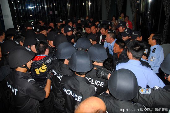 内江两男子浙江劫财杀人 女受害人被奸杀(图)