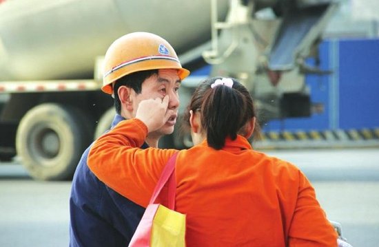 广元气温高致蚜虫数量激增 市民遭攻击(图)