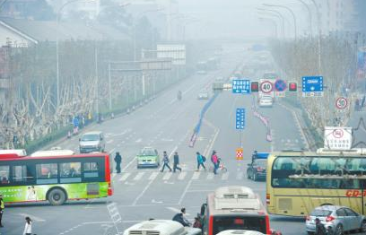 成都火车北站片区交通管制 多措施保顺畅(图)