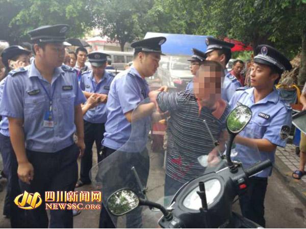 广安一小偷偷买菜老人家钱包 被菜贩抓住(图)