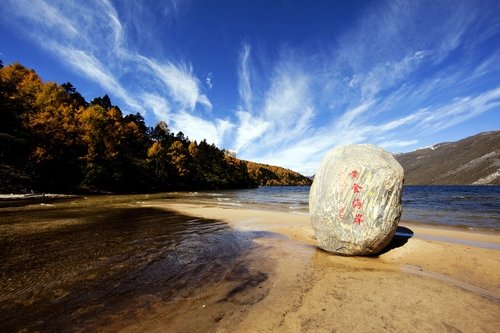 木格措的"夏日海滩"图片来自:康定情歌故里景区