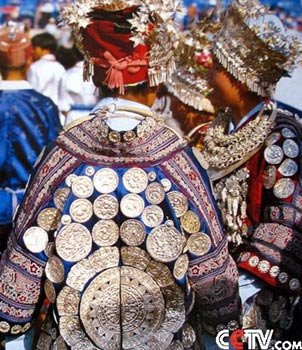 记苗族银饰文化遗产传承人杨光宾的锻造人生