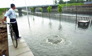 北京迎今年最大时间最长降雨 48观测站达暴雨