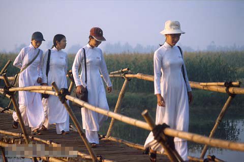 越南高中女生的美丽校服_新闻滚动