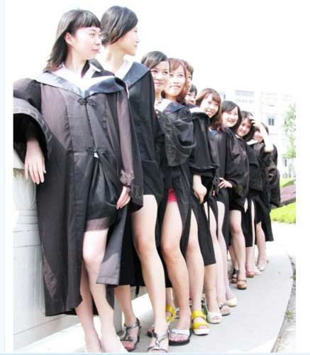 �人��УŮ����ҵ�ռ���¶����������(ͼ)