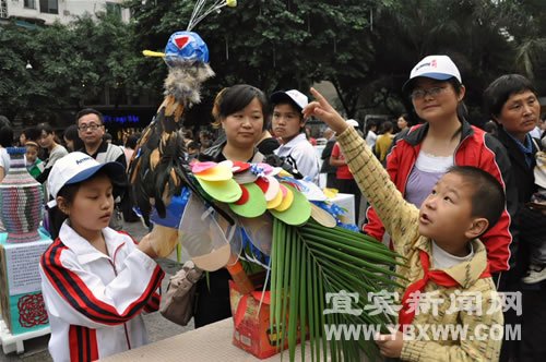 倡导低碳生活宜宾小朋友儿童节上街宣传环保_