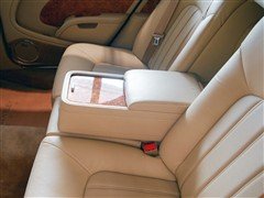极尽奢华 实拍2011款宾利慕尚Mulsanne