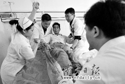 “郴州煤矿爆炸17死1伤”追踪 救人英雄缘何沉默?