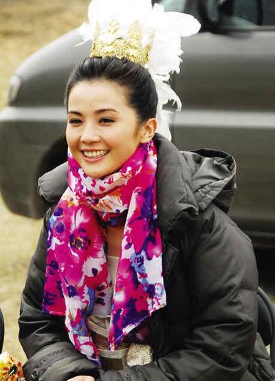 阿Sa蒙面沙漠大战风沙 容祖儿变身犀利妹_娱