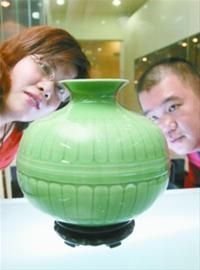 龙泉青瓷大师排名_76位龙泉青瓷宝剑大师百余件作品集中亮相申城