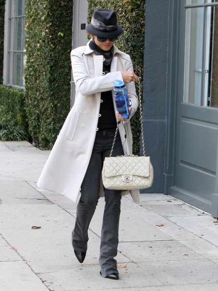 明星爱大牌 女星心头爱Chanel 2.55(图)