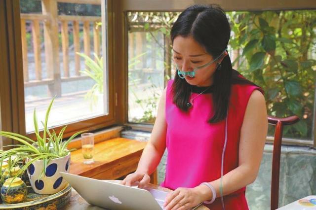 乐山美女离异之后又患绝症 戴氧气写完《活着