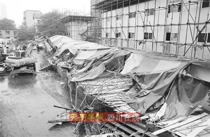 罗马假日广场违章建筑群存在10年 昨日拆除