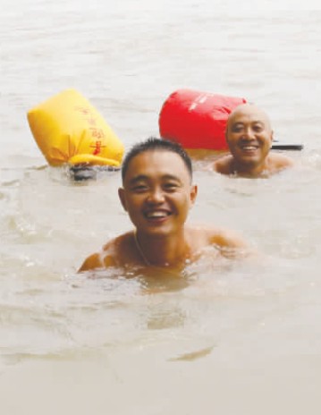 乐山两人坚持漂流160公里到宜宾 历时两天