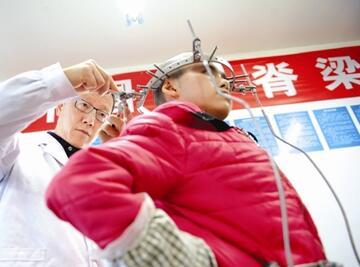 成都骨科医生入围 感动中国 已帮千人挺直脊梁