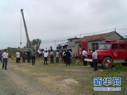 山东潍坊市一铁矿发生透水事故 21人被困