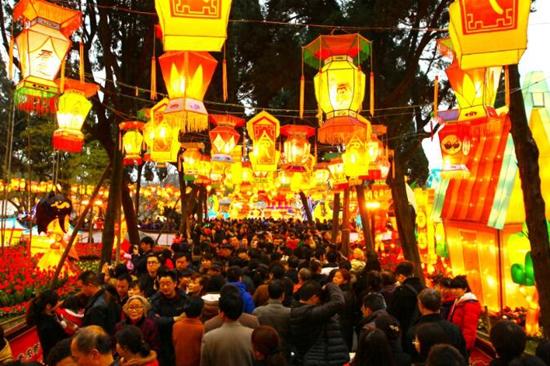 春节成都三大知名景点齐降价 成都灯会涨到80