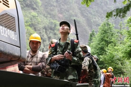 雅安芦山多少人口_...援人员在四川省雅安市芦山县地震重灾区龙门乡为受灾居(3)