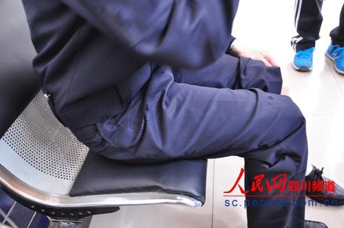 <em>成都</em>整治交通首日 <em>美女交警</em>被电瓶车拖行20米