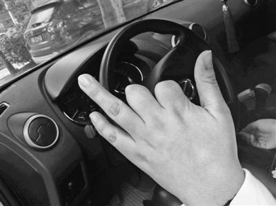 女子手指残缺考驾照被拒 新规重燃开车梦
