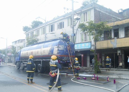 绵阳安县：违规电焊 空油罐车发生剧烈爆炸